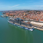 Access to the Norwegian Viva‘s luxurious enclave, The Haven.